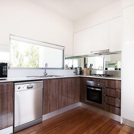 Position Perfect Apartment Melbourne Exterior photo